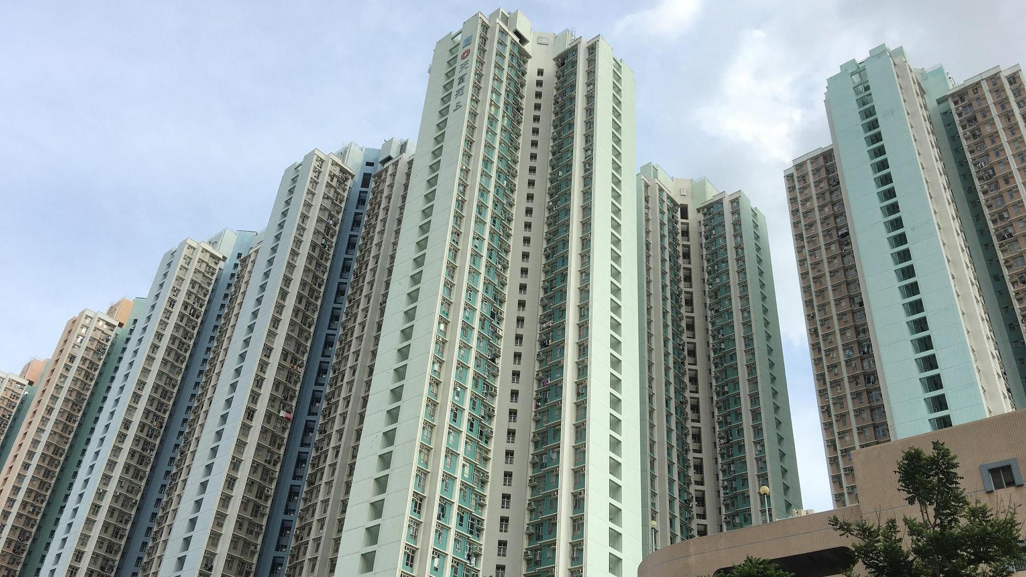 天水圍居屋天富苑新近錄得一宗外區首置客的買賣成交個案，原業主帳面大賺近280萬元退場。