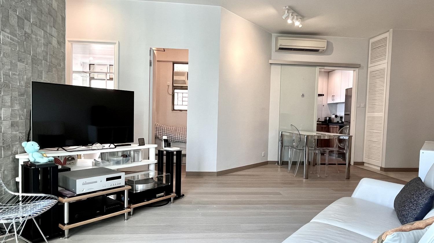 客廳和飯廳間隔分明，有不少活動空間。