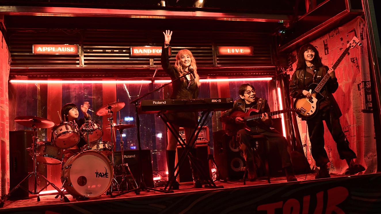 謝安琪擔正新片《4拍4家族》破格扮Rock妹 與泰迪羅賓演不和父女