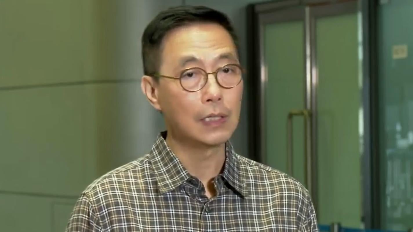 文體旅遊局長楊潤雄視察郵輪碼頭。(直播截圖)