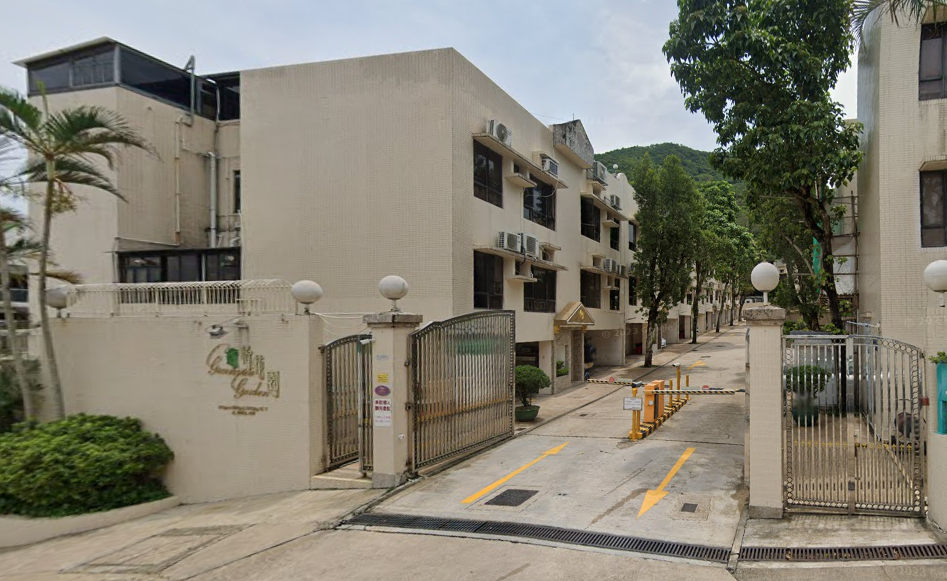 西貢低密度屋苑綠怡花園一伙套三房戶，以屋苑新低價1,175萬連車位易手，成交 呎價1.1萬元。