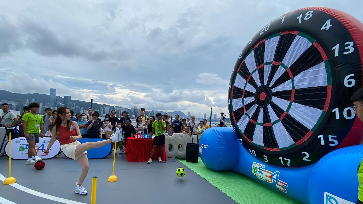 蔡潔探索茶果嶺海濱公園 挑戰足球飛鏢嗌好玩