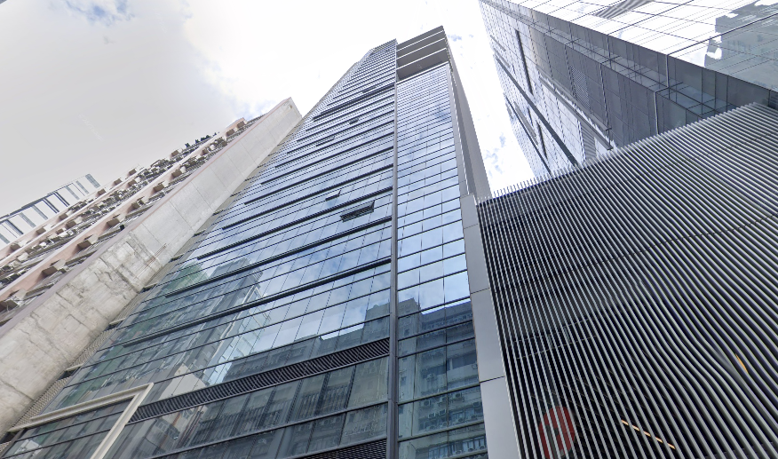 長沙灣永康街55號商廈升降機疑急墜。