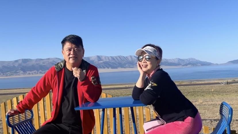 陳百祥黃杏秀結婚44周年 貼甜蜜合照曬恩愛：執子之手與子偕老