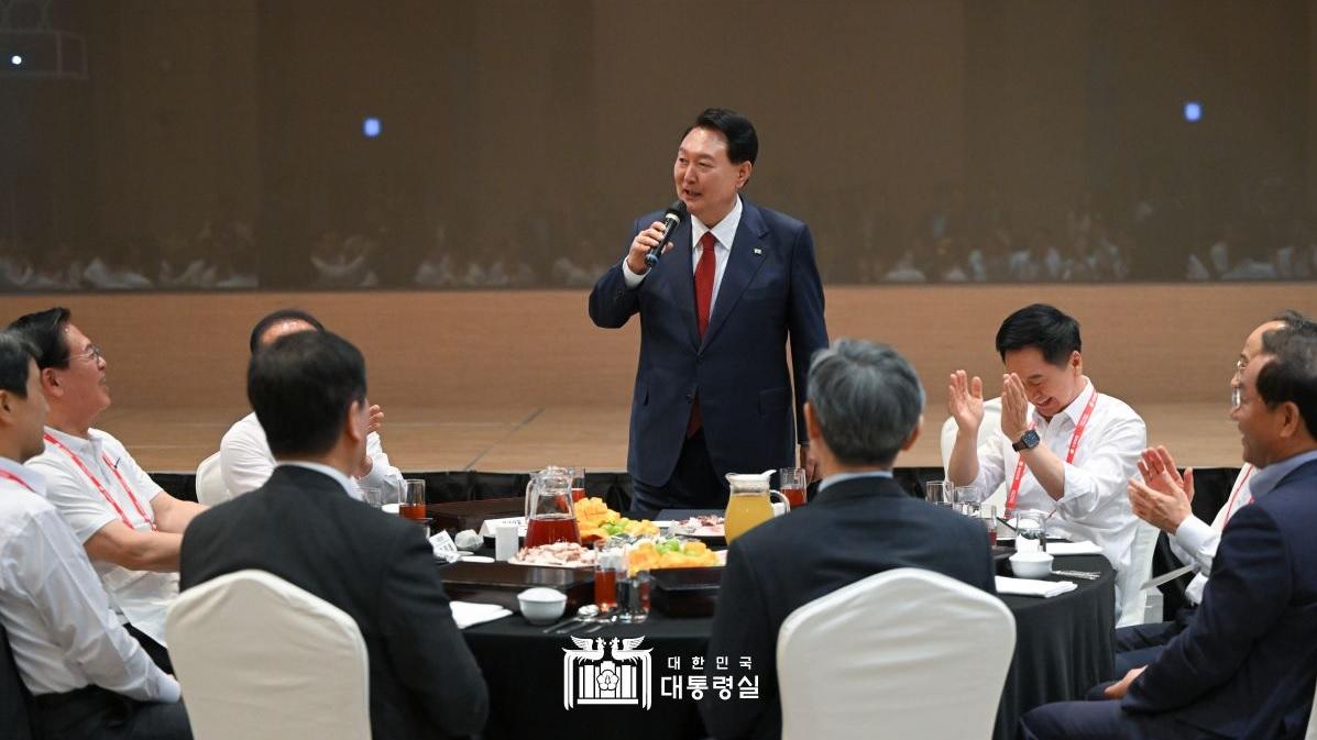 福島核污水｜尹錫悅在與韓德洙的每周例會午餐中，特意安排海鮮菜式。(互聯網)