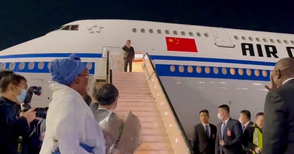 習近平抵達南非，展開國事訪問並出席金磚峰會。(X)