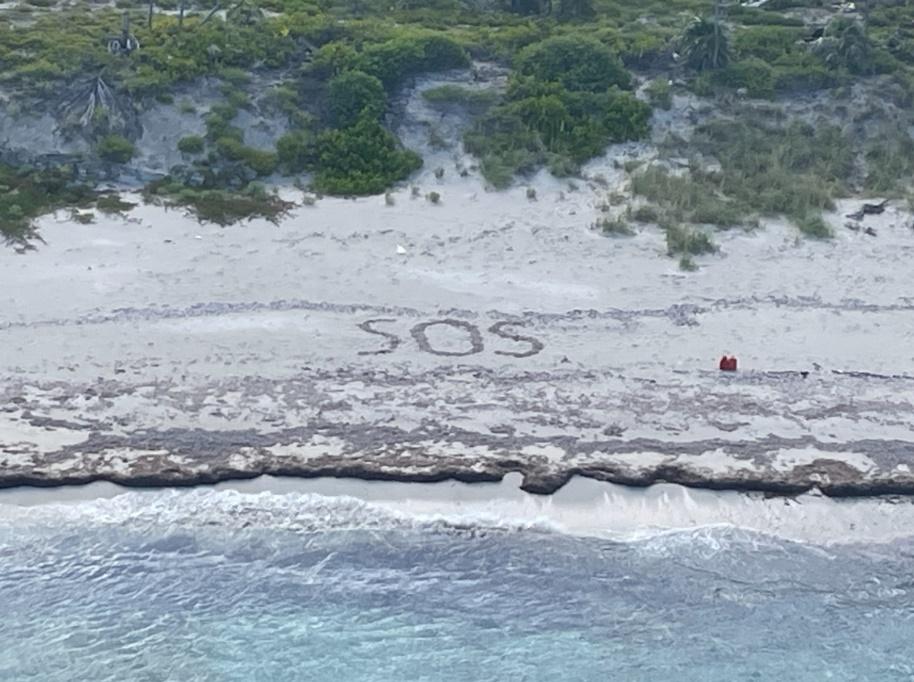 男子壞船困無人島3日，靠1招求救令飛機睇到。(FB)