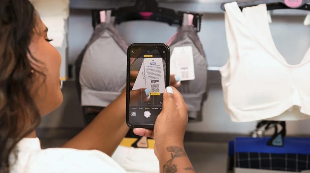 英超市與醫療機構合作，內衣褲將附乳癌睪丸癌關注標籤。(網上圖片)