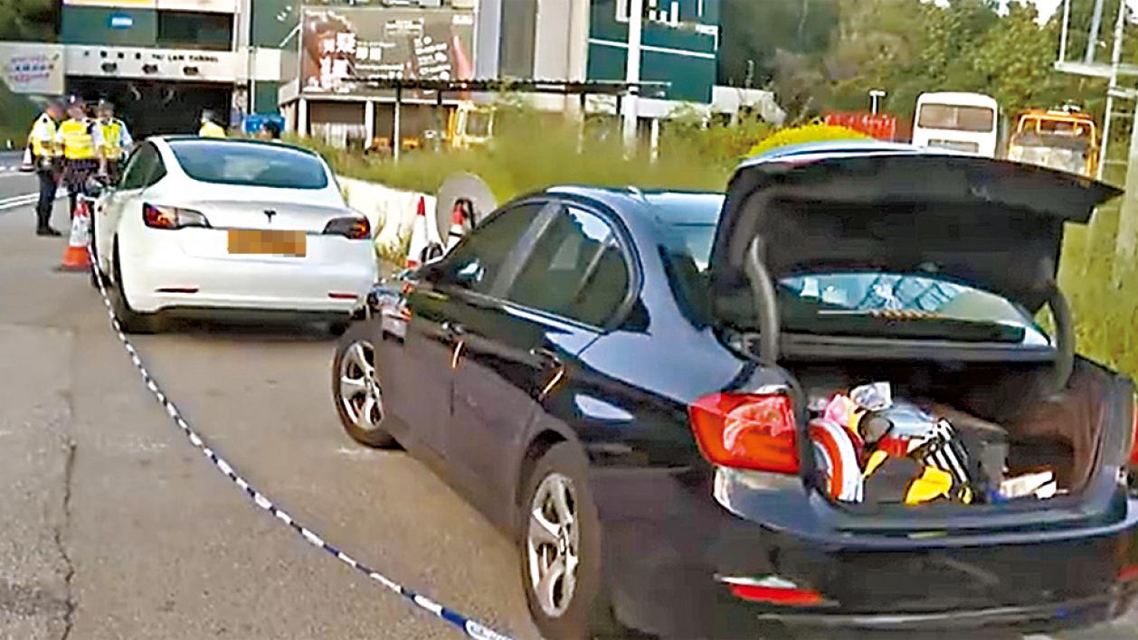兩私家車大欖隧道相撞 寶馬司機看損毀遭貨車撞斃
