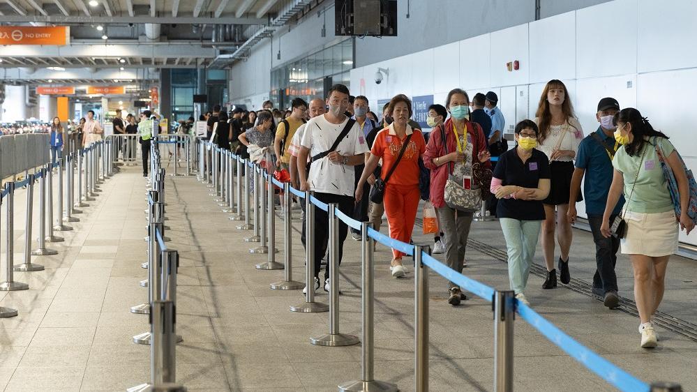 政府指會把碼頭的交通安排交回營運商負責。(資料圖片)