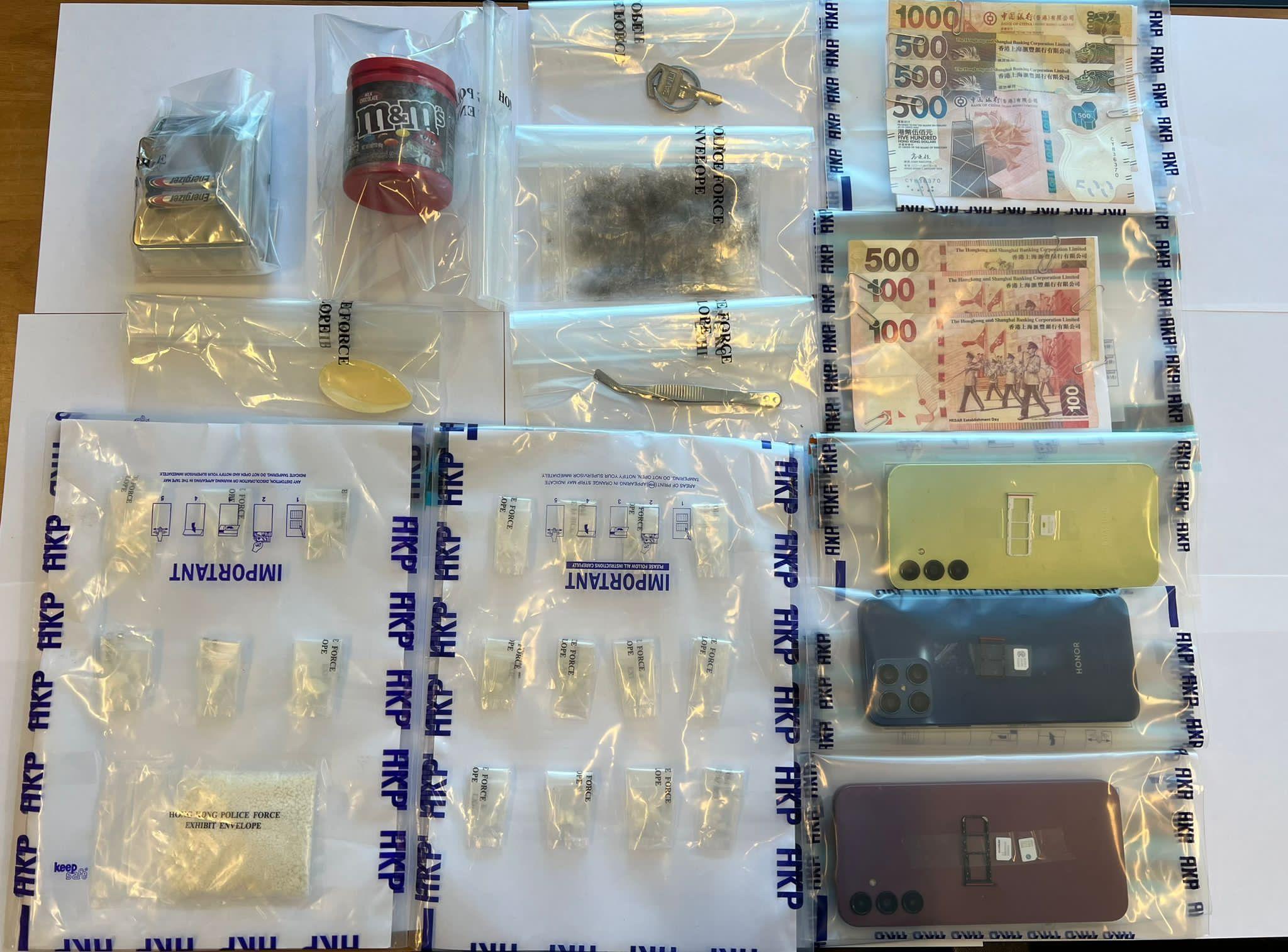 警佐敦道截查可疑男再搜單位　檢市值5.2萬可卡因拘兩男女