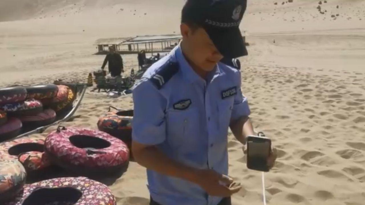 網上熱話｜敦煌月牙泉遊客跌手機「幾秒就被沙淹沒」 公安每年挖出過百部