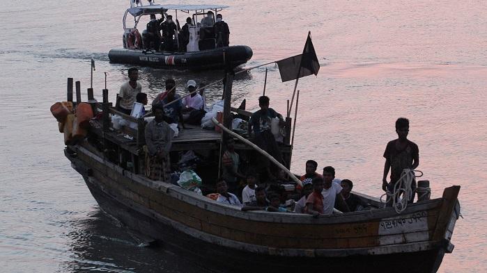 緬甸羅興亞人從海路逃難往馬來西亞。(路透社)