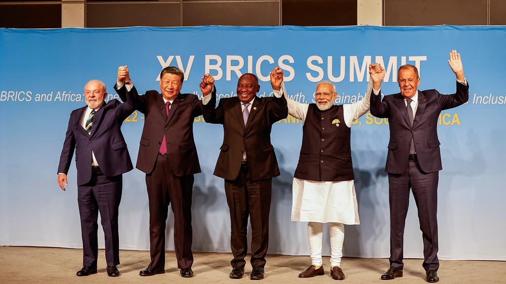 國家主席習近平與印度總理莫迪在金磚峰會上合照。(路透社)