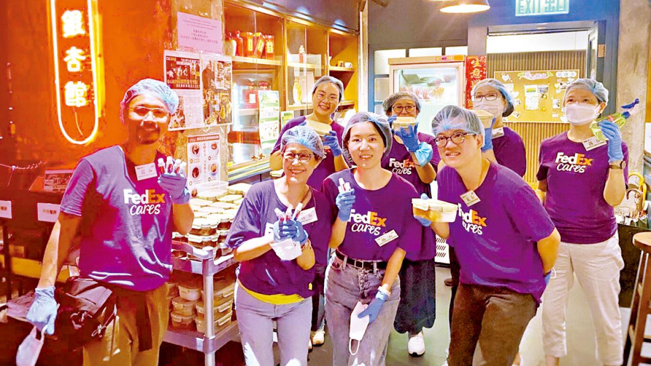 FedEx 社區外展服務 向有需要人士派飯盒