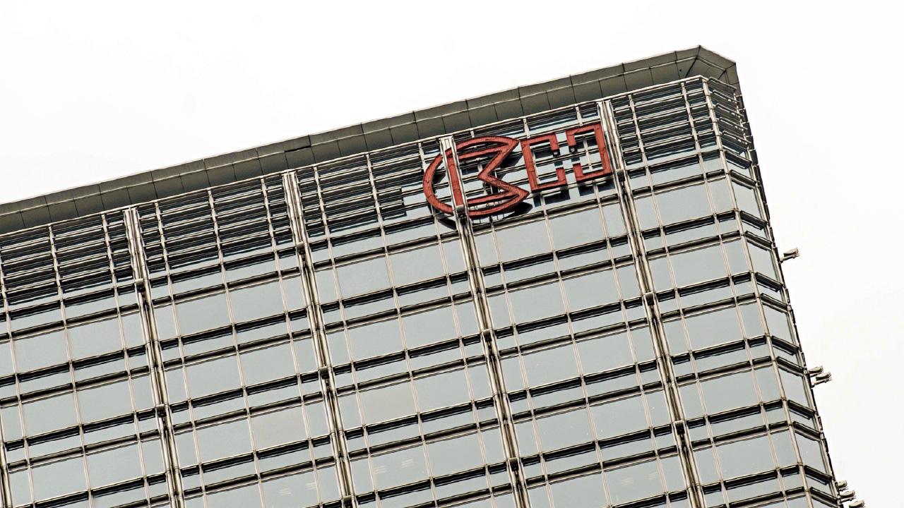 中期成績｜長和少賺41% 擬重啟回購 李澤鉅：樓市長遠有支持