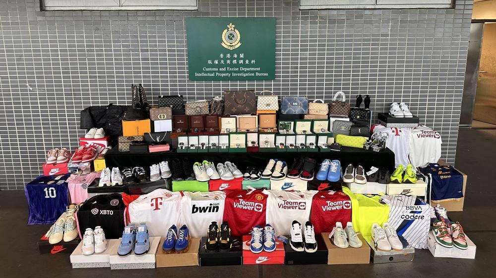 海關檢獲約140萬元懷疑冒牌貨物。