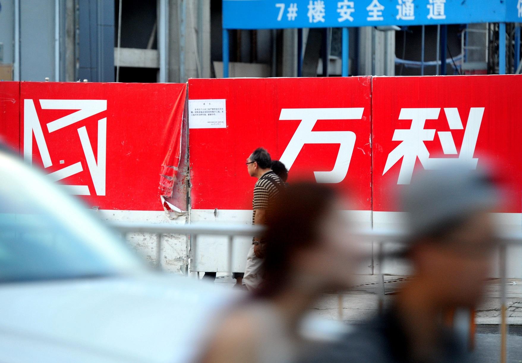 內房放榜｜萬科中期少賺兩成 叫停A股逾百億配股集資