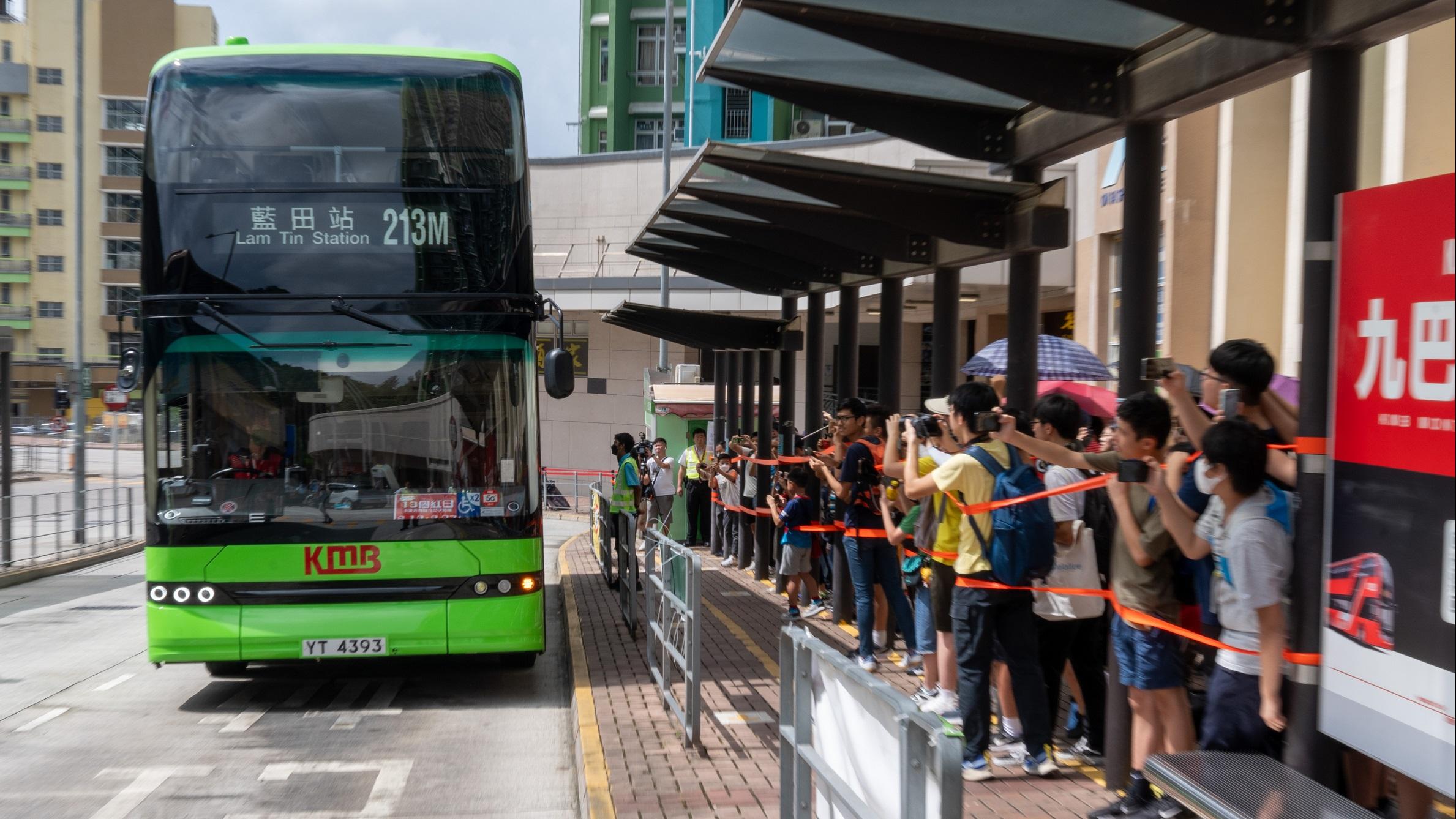 市民當日可參觀純電動雙層巴士。(九巴提供)