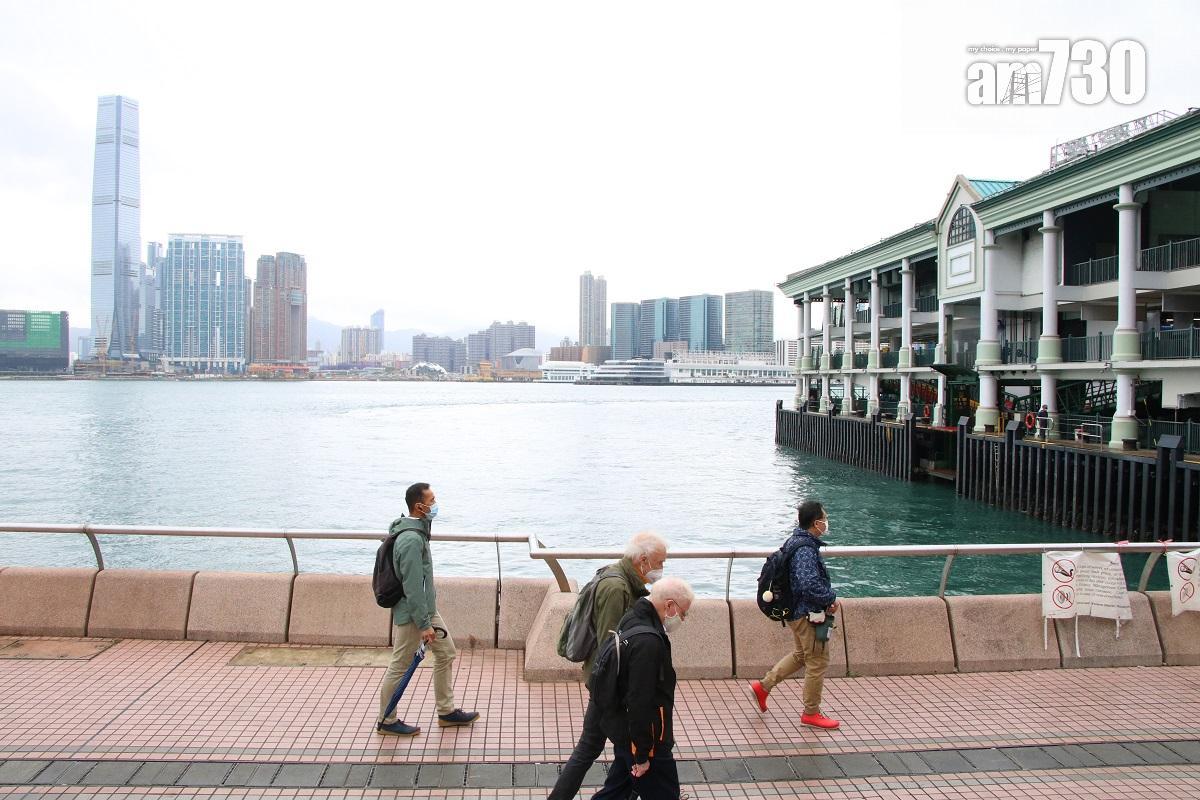 人形物體漂浮中環碼頭海面　途人大驚報警