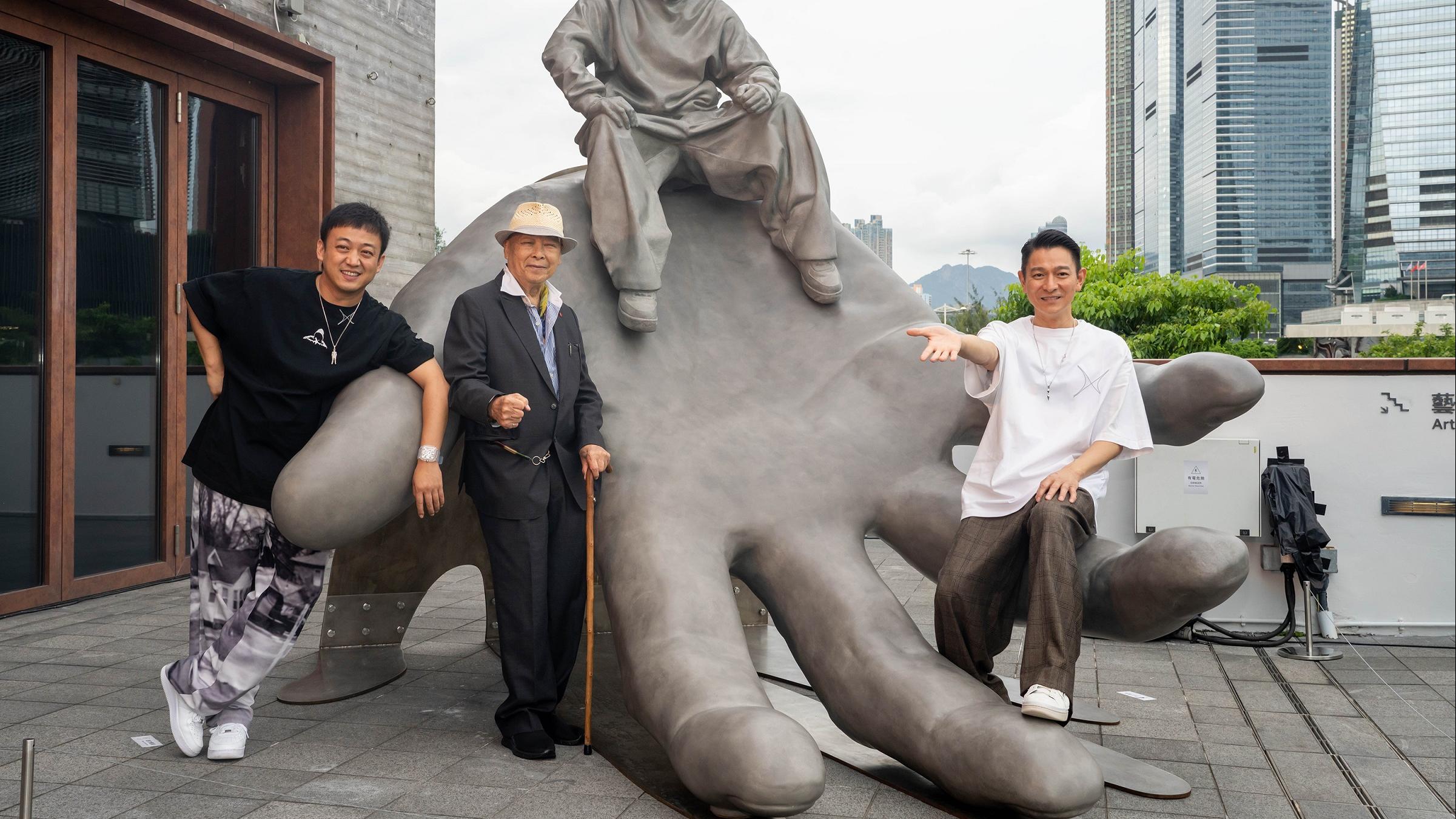 劉德華藝術展星光熠熠 91歲劉兆銘撐拐仗支持