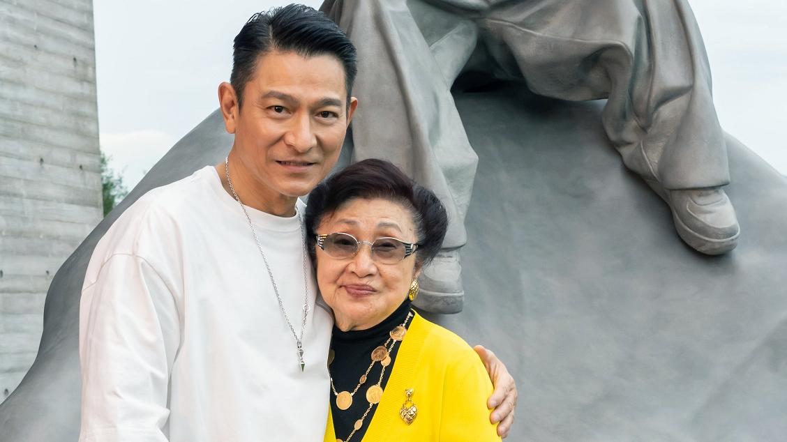 劉德華藝術展獲仙姐捧場   讚華仔是有德行的藝人