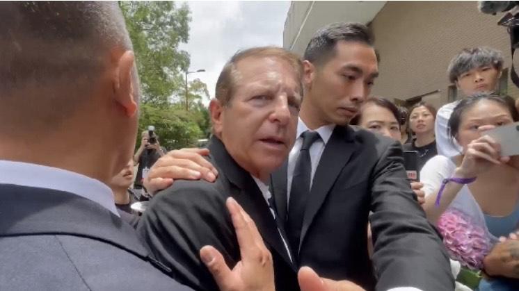 李玟Coco逝世｜丈夫Bruce友人不忍全說了　曝他在靈堂「受不公平對待」