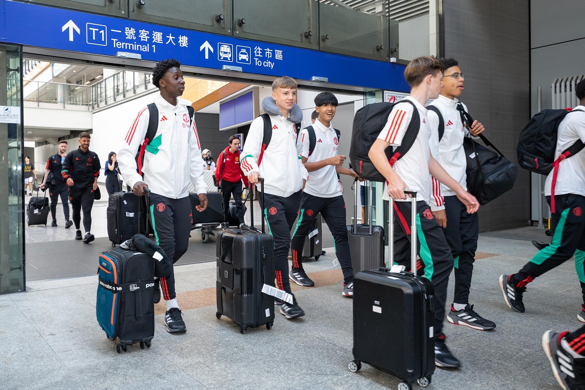 曼聯青訓學院U16昨日抵港。(馬會提供)