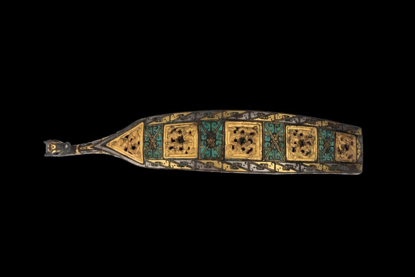 展覽展出多件華夏早期帶鈎。(中大文物館提供)