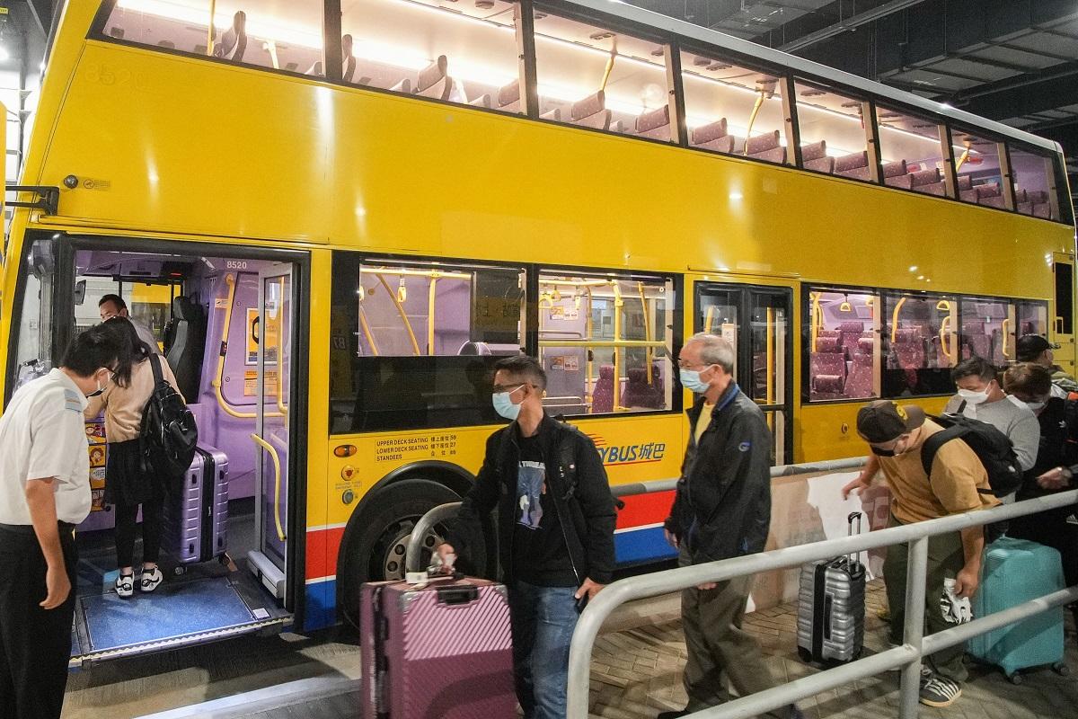 城巴將加密往返香園圍管制站及大埔、大圍的巴士服務。(資料圖片／李睿哲攝)