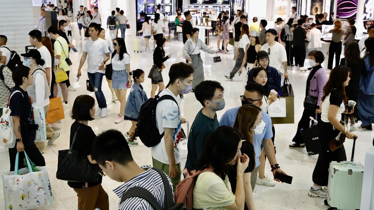 圖為今年五一黃金周尖沙咀一個商場。(資料圖片)