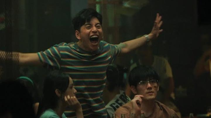  洪助昇化身成王大陸「粗口老師」 。