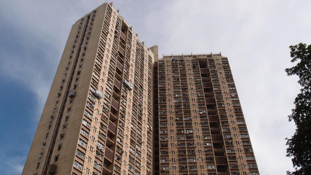 屯門公屋山景邨中層山景移民盤，以65萬元(未補地價)易主，呎價僅2,200元，樓價重回10年前水平。(資料圖片)