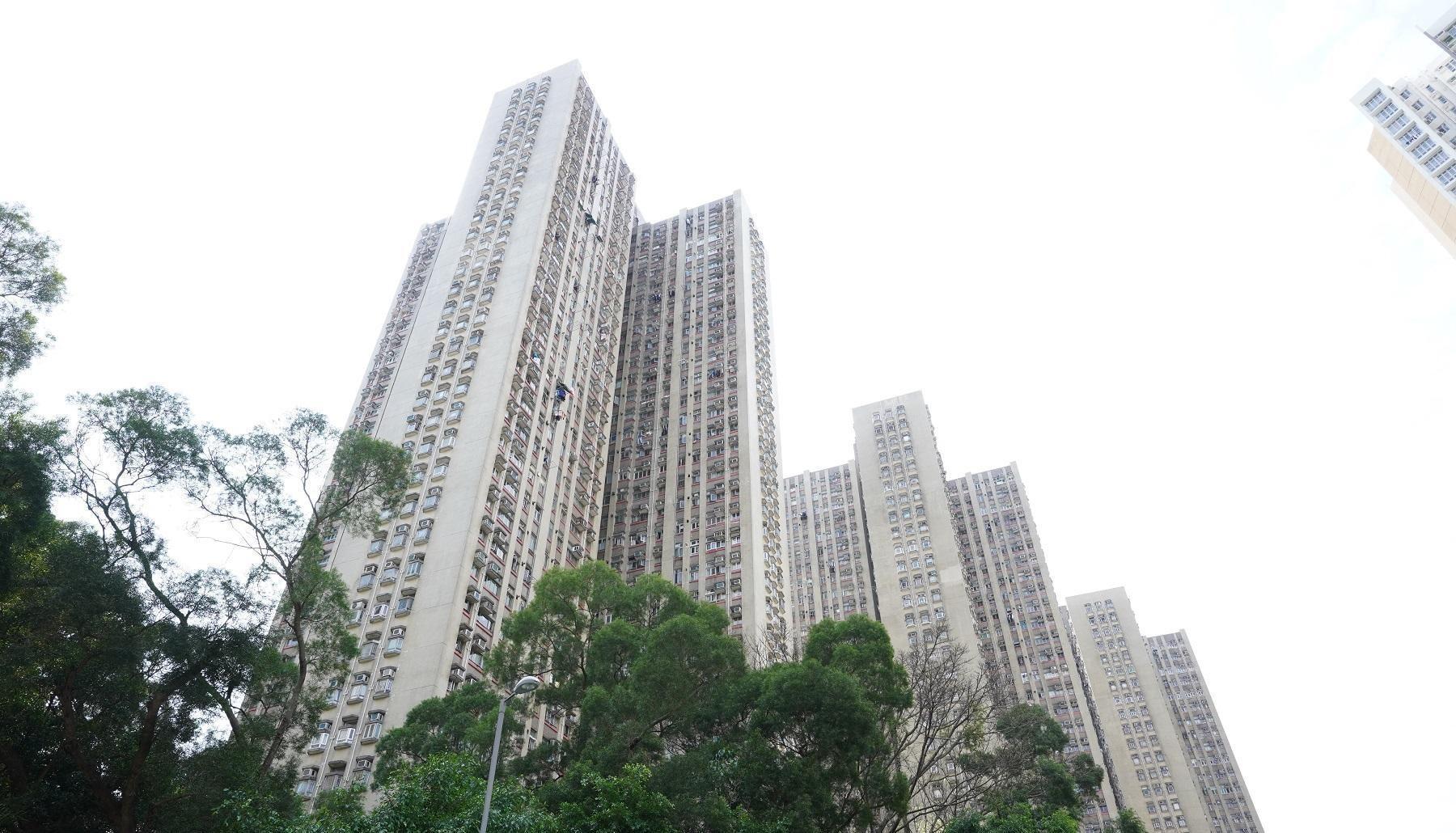 上水居屋彩蒲苑剛錄本月首宗成交，高層兩房戶於自由市場以410萬元沽出，呎價9,361元。