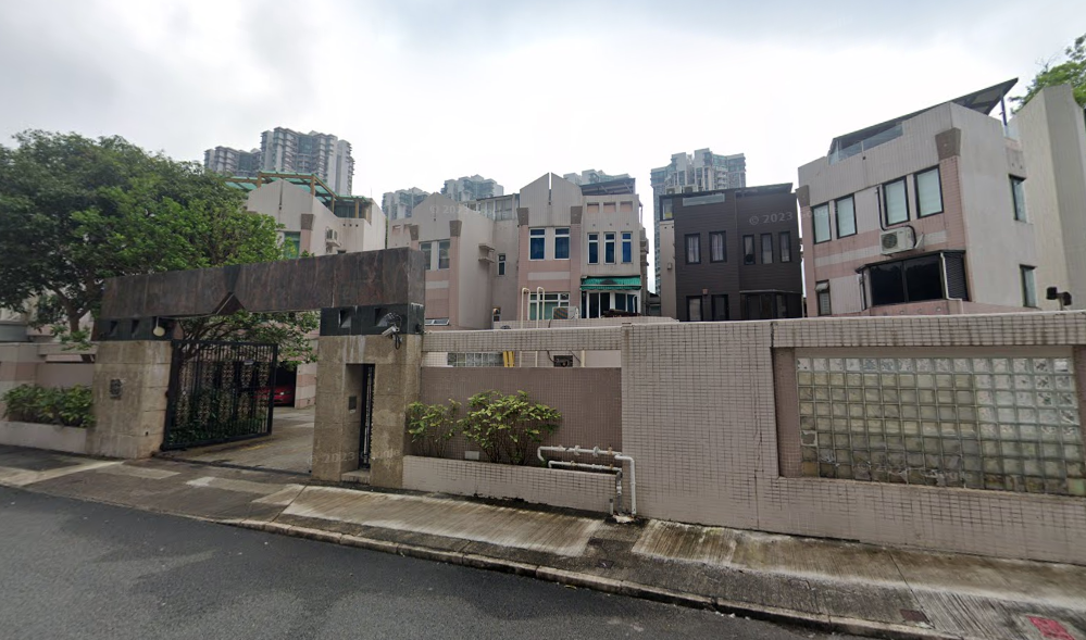 火炭杏苑山莊合共由6座洋房組成，買賣及租賃放盤均極少，最新屋苑錄雙號屋以5.6萬元租出，呎租30.4元。