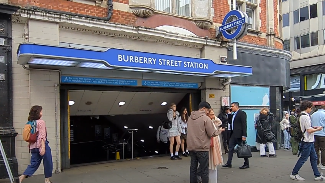 英國倫敦地鐵突然多咗個「Burberry」站  引發混亂 被轟「瘋狂」