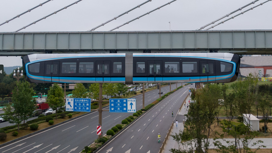 中國首條「空軌」武漢開通 (新華社)