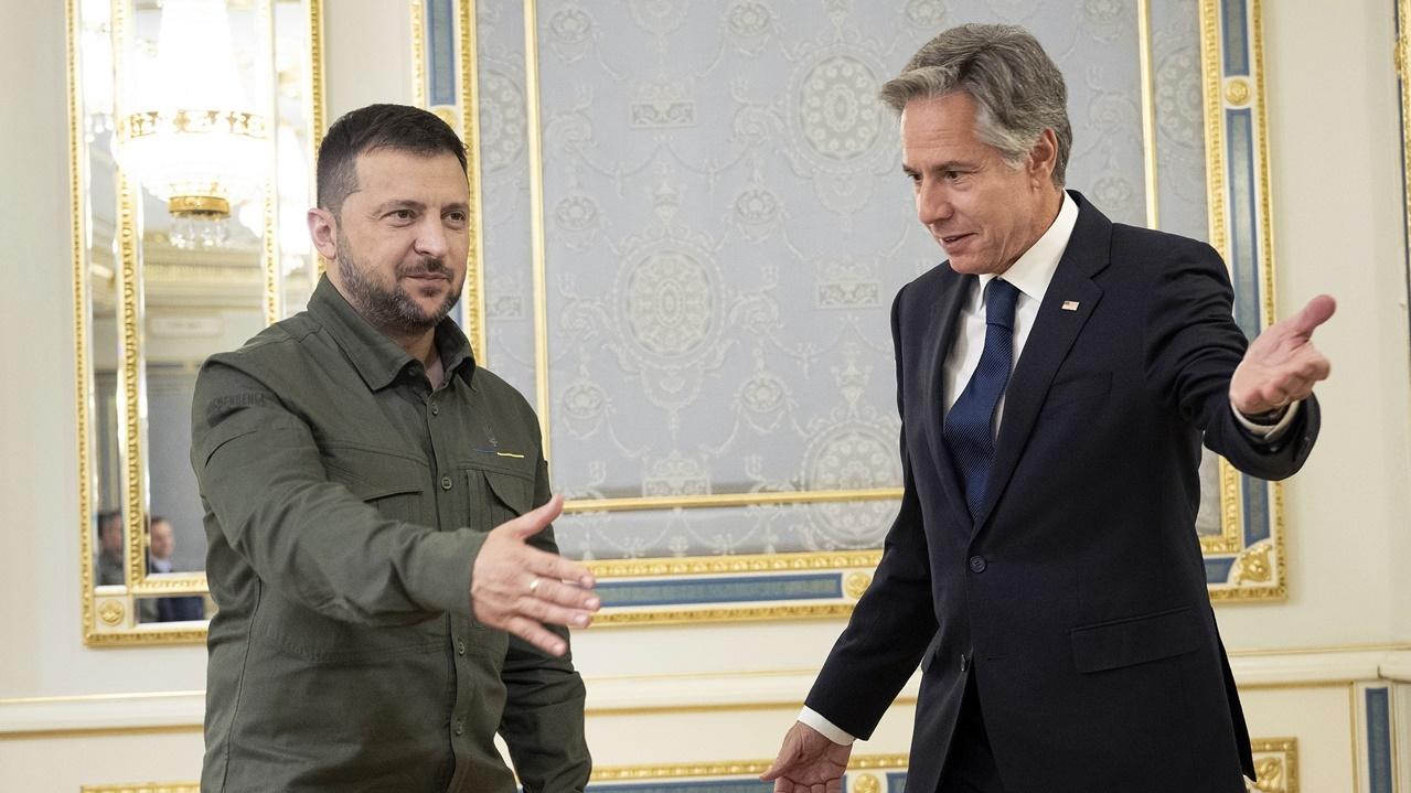 布林肯突訪烏克蘭，並宣布提供新一筆10億美元援助。(AP)