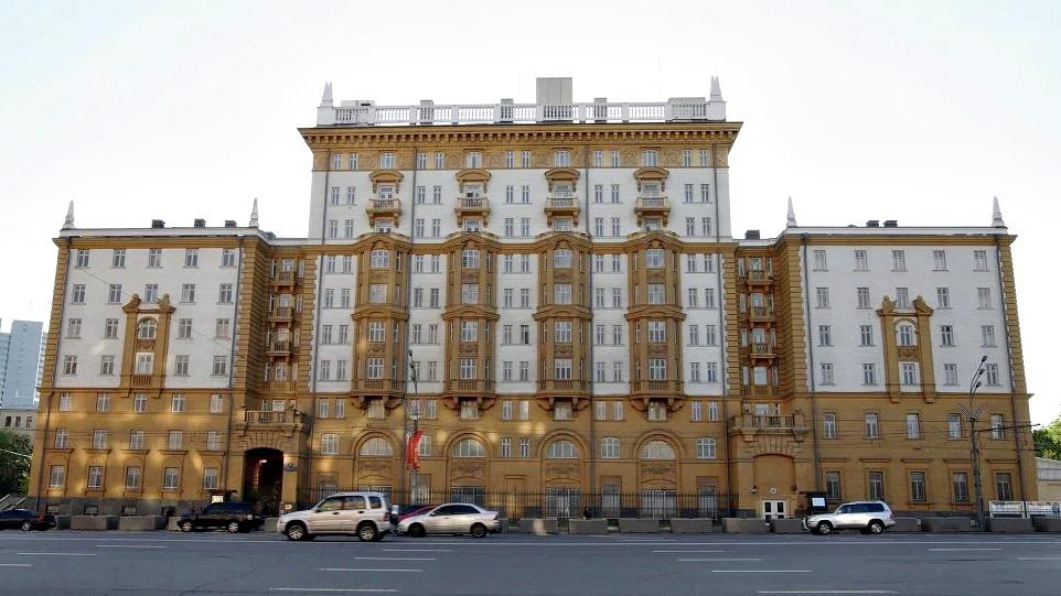 俄羅斯驅逐2名美國外交人員，美國務院：將作適當回應。(美國駐俄大使館)