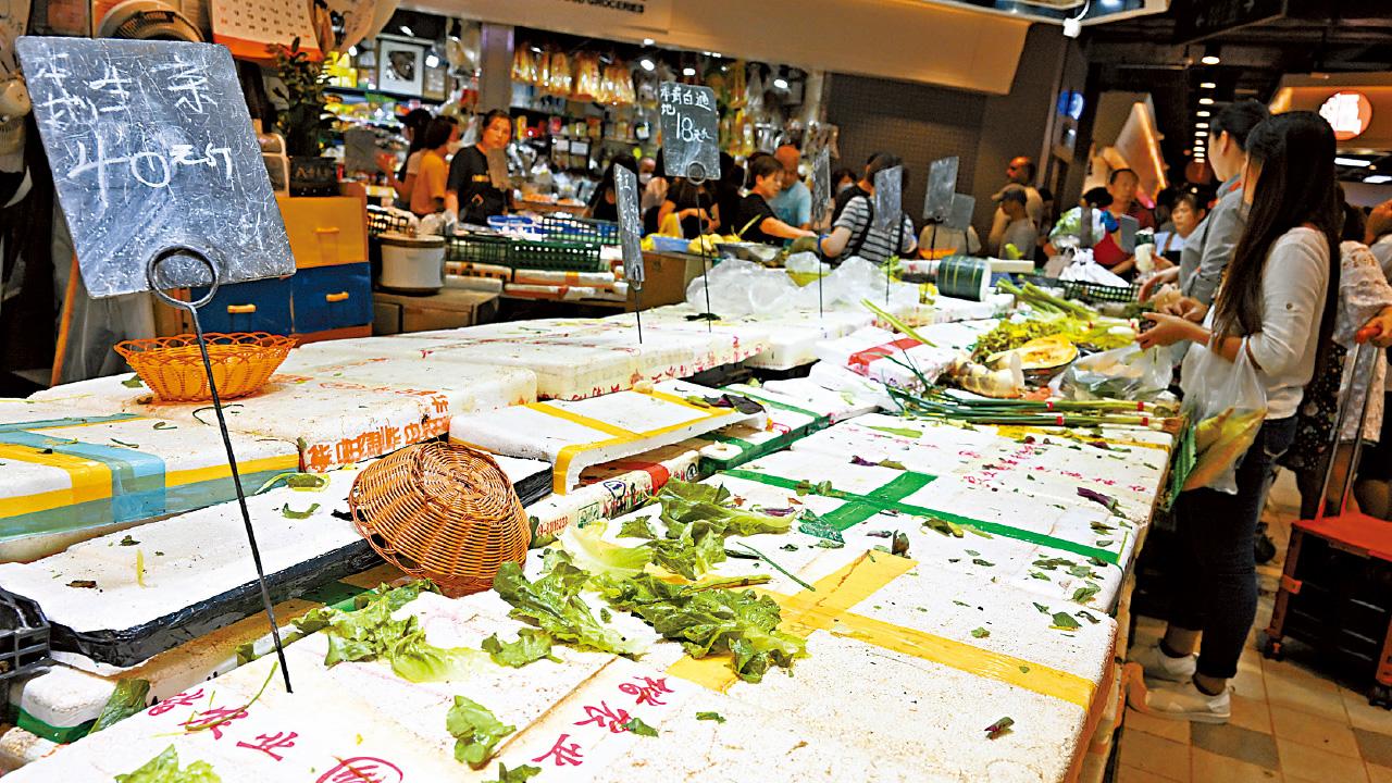 蘇拉超強襲港 隨時變10號風球 破壞力如溫黛山竹 全政府動員應付 開學日停課 情況極端或全港停工