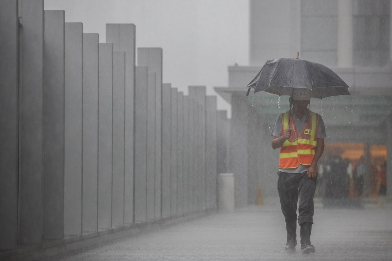 天氣｜天文台：本港以南有雷雨帶正逐漸靠近沿岸地區 (資料圖片)