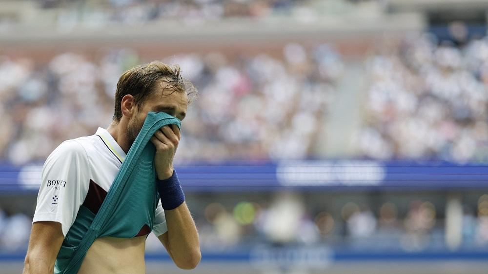 美網的酷熱天氣令梅韋迪夫覺得辛苦。(路透社)