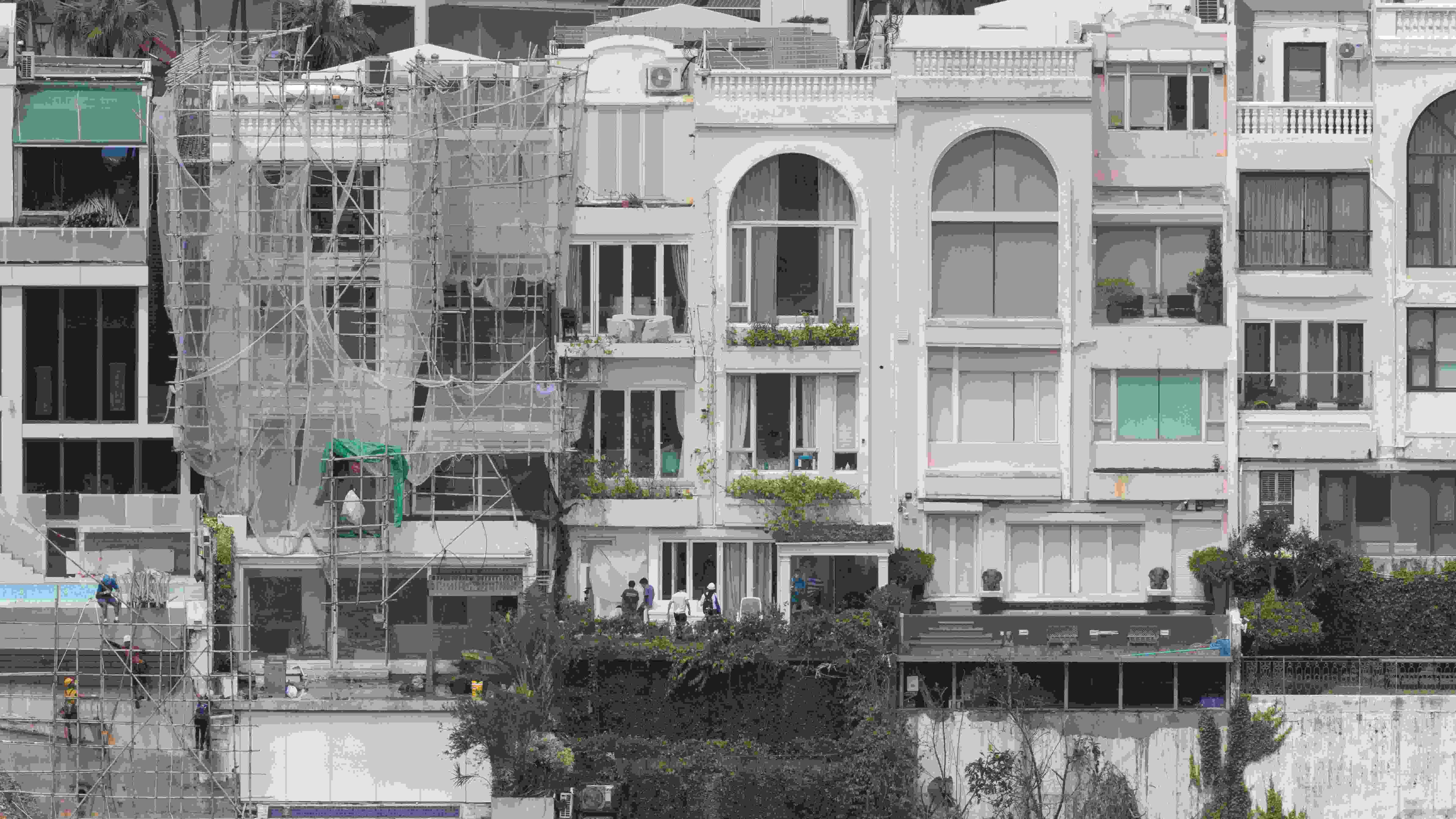 屋宇署今入紅山半島74號屋查僭建 本研社︰8傳統獨立屋區至少173間疑佔官地