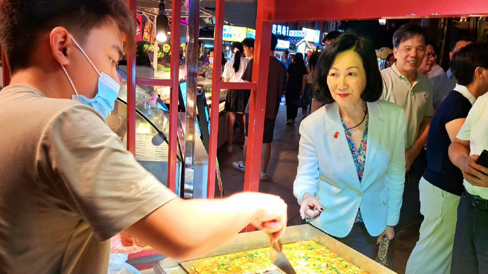 夜市經濟｜葉劉：須針對特定客群　不是吸引早睡早起的爺爺奶奶(葉劉淑儀Facebook圖片)