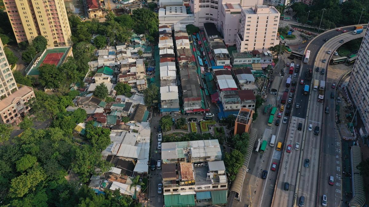 地政總署張貼收地公告，牛池灣村土地將於今年12月歸還政府。(資料圖片)