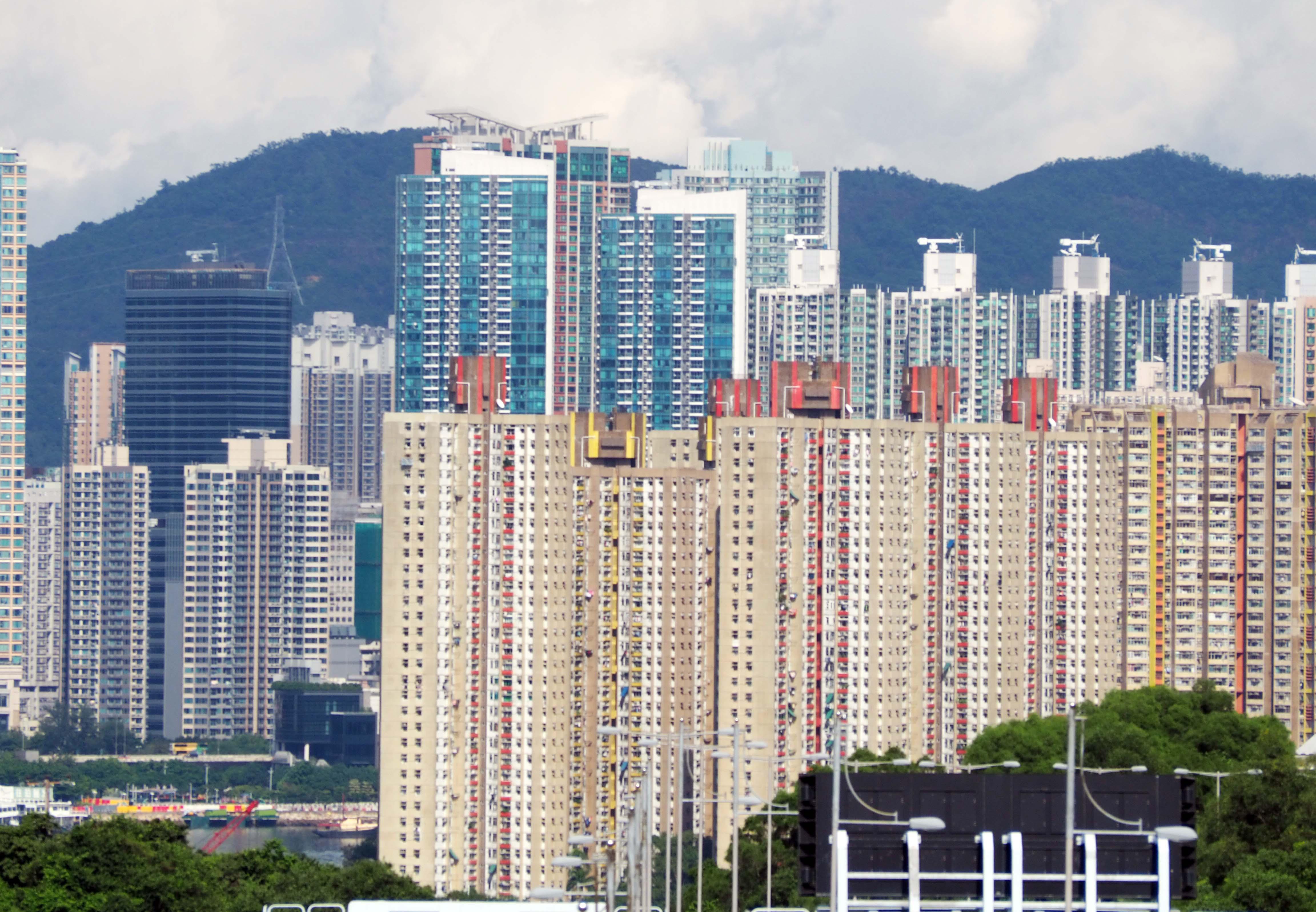 政府必須出招應變極端市況