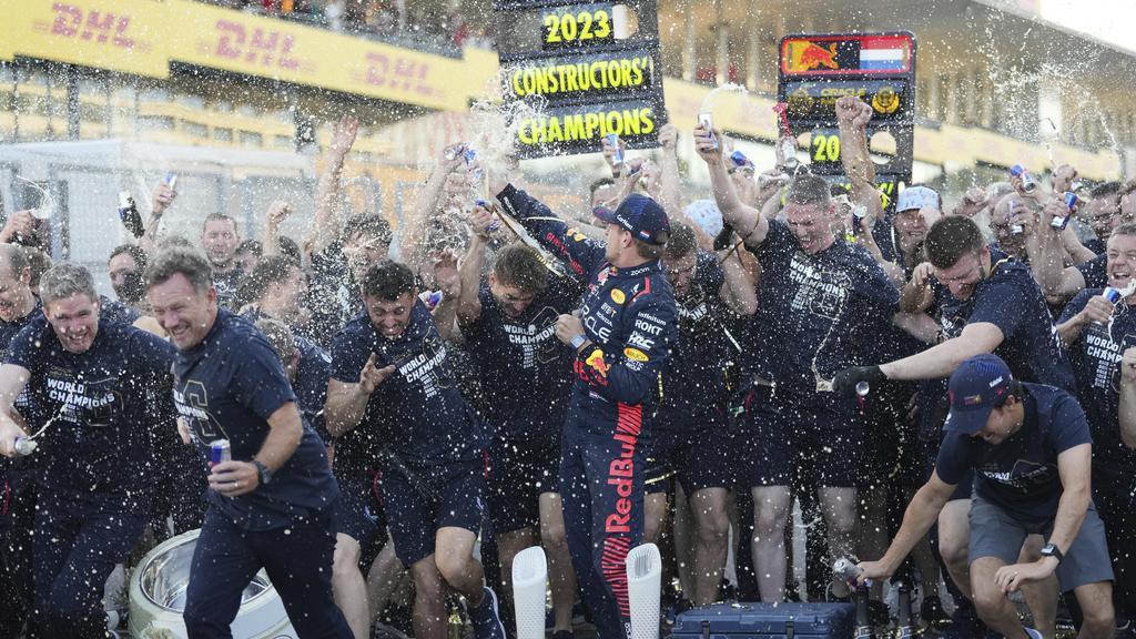 紅牛車隊在日本站獲勝後，鎖定今年的車隊總冠軍。(美聯社)