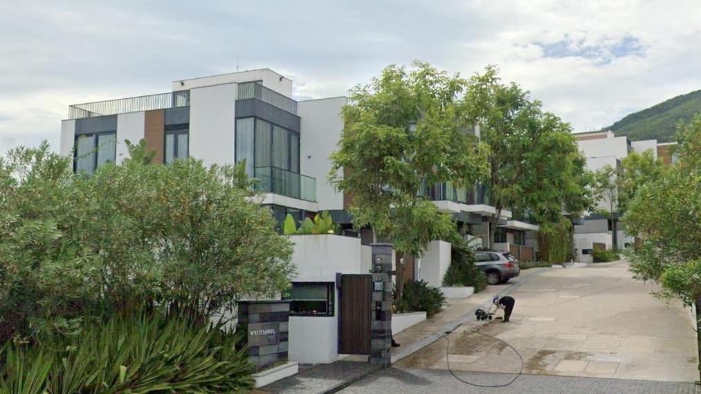 大嶼山洋房屋苑WHITESAND繼今年5月錄得首宗二手成交兼蝕讓個案後，屋苑最新錄第2宗買賣，惟同樣蝕讓收場，蝕幅更高達14%。(網上截圖)