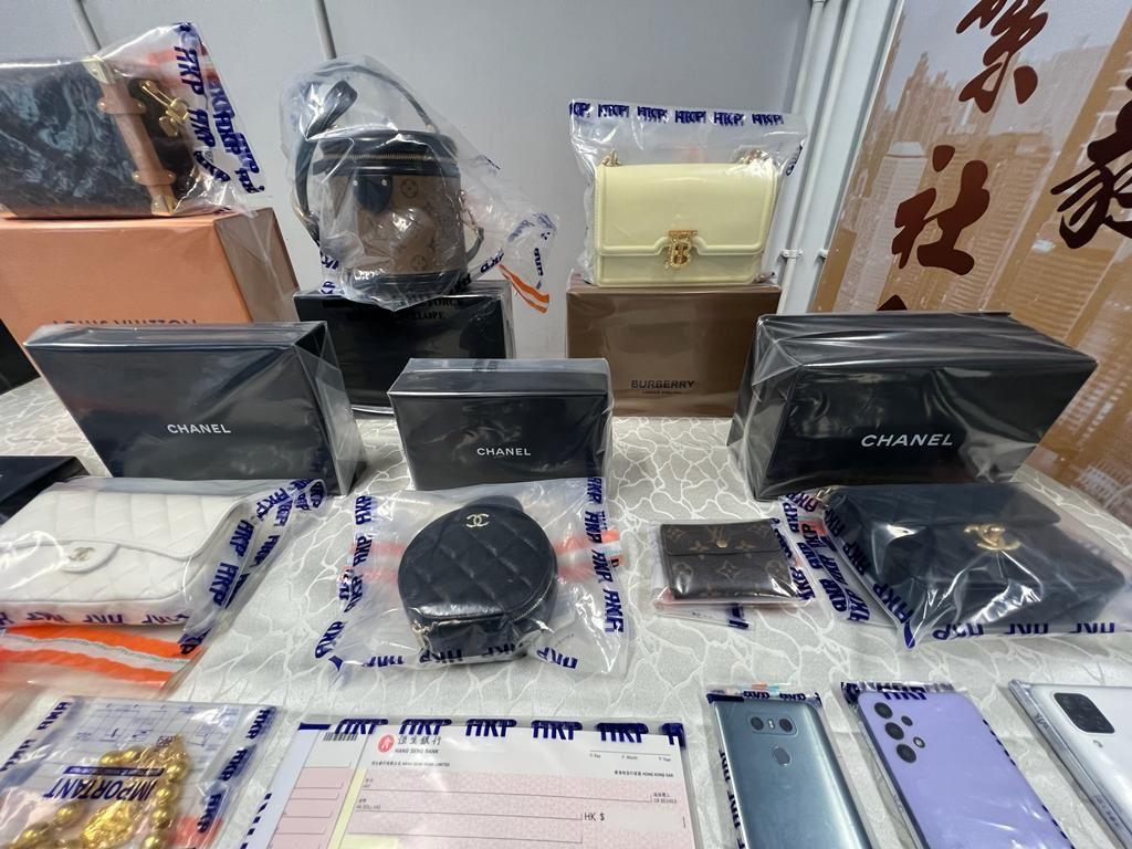 網上騙案｜彈票黨扮買勞力士CHANEL 主腦夫婦3骨幹被捕 起回值100萬元贓物