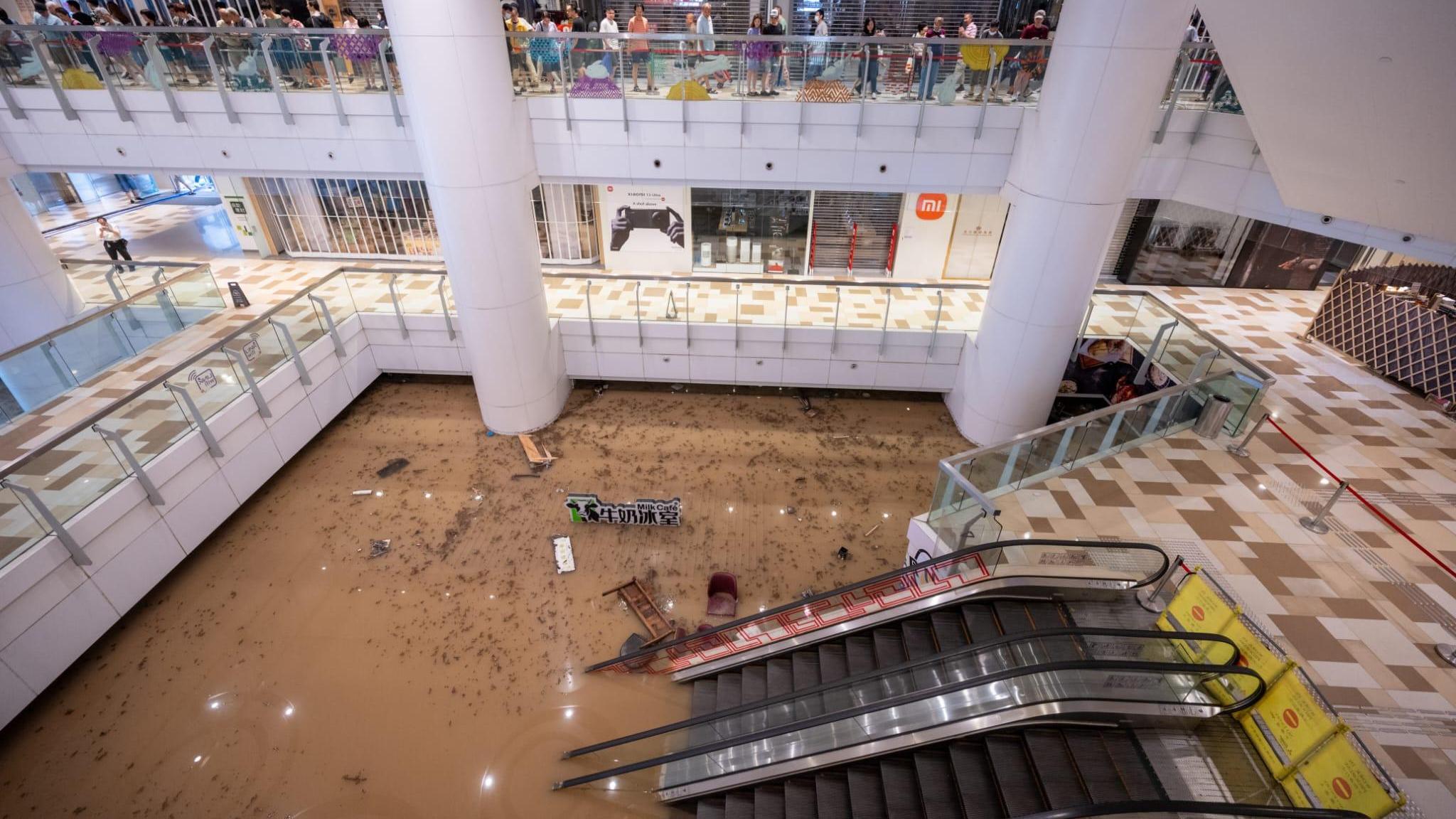 世紀暴雨｜領展：正與商戶商討黃大仙北館租金　由保險公司點算租戶損失(資料圖片/陳奕釗攝)
